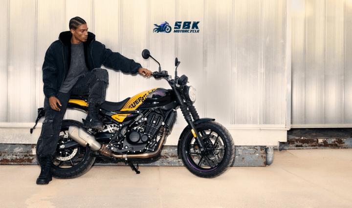 At the heart of the  Guerrilla 450 lies the powerful SHERRRPA engine, a  452cc liquid-cooled single-cylinder unit. This engine produces an impressive 40hp and 40Nm of torque, making it capable of robust performance across various riding conditions. The bike can reach a top speed of 180km/h, making it suitable for both urban commuting and spirited rides on open roads.