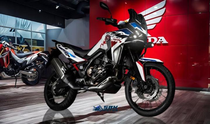 Africa Twin (New Version):  Increased Power and Torque: A new mapping system delivers 7% more torque. Electronic Suspension and Weight Reduction: A new lithium-ion battery reduces weight by 2.5 kg, and an electronic suspension option is now available. Updated DCT: The DCT system has been refined for greater throttle precision.