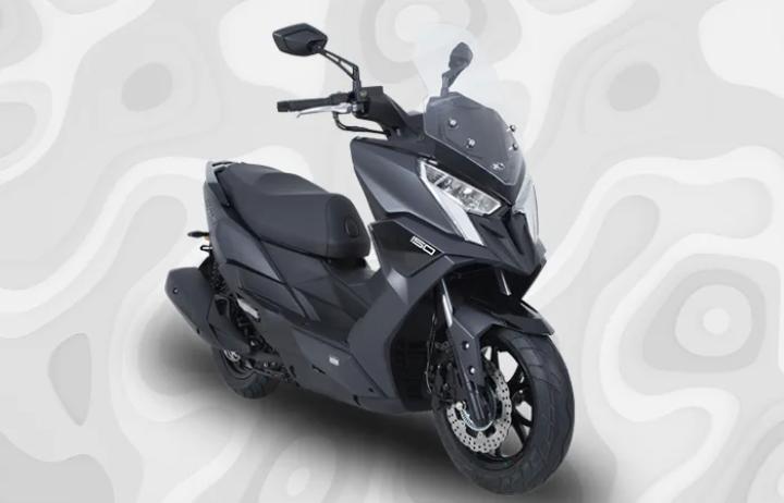 4) KYMCO DINK R 150 - Yüksek Performans KYMCO DINK R 150, 15 beygirlik gücü ve 12.7 Nm torku ile sıvı soğutmalı bir motor sunuyor. 148,900 TL liste fiyatıyla güçlü bir alternatif.