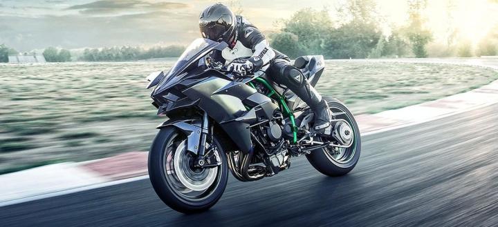 Kawasaki Ninja H2R:  Güç: 326hp Tork: 165nm Motor Hacmi: 1000cc Ağırlık: 216kg Silindir/Subap: 4 Silindir, 16 Subaplı