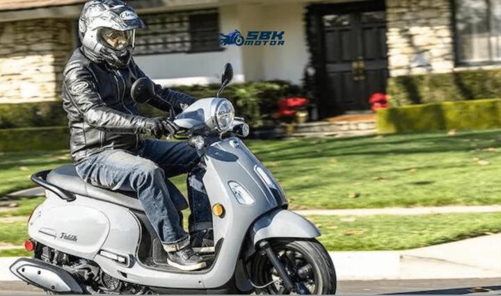 Un'altra delle moto scooter che possono essere acquistate sotto i 100 mila TL nel 2024 è SYM Fiddle 4. Anche questa moto è una moto di qualità prodotta a Taiwan che non sconvolgerà più di tanto l'utente. L'assistenza post-vendita non è così negativa come quella di Kymco, ma non si può ottenere un servizio come quello di Honda. 