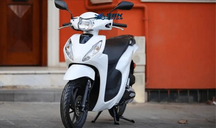 Honda Dio è un'altra delle moto che si possono acquistare per 100 mila TL nel 2024 per coloro che dicono che non rinuncio a Honda, Yamaha. Anche se questa moto contiene alcune caratteristiche che non si addicono alla Honda, come la scomodità, è una delle moto giapponesi più economiche che si possono acquistare intorno ai 100 mila TL e che non vi farà venire il mal di testa per la sua durata.