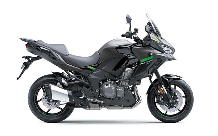 Kawasaki Versys 1000 Modello di motocicletta Specifiche: Coppia:102nm., Potenza:120hp, Peso:253, Velocità massima:240, Capacità serbatoio: 21, Consumo carburante: 6, Numero cilindri:4, Numero valvole: 16