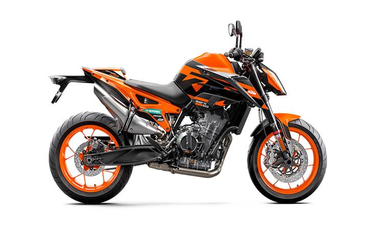 KTM 890 DUKE Modello di motocicletta Specifiche: Coppia:99nm., Potenza:121hp, Peso:166, Velocità massima:240, Capacità serbatoio: 14, Consumo carburante: 4.7, Numero cilindri:2, Numero valvole: 8