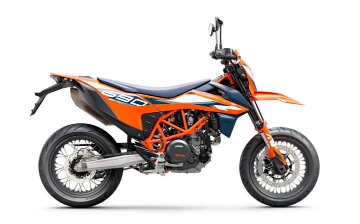 KTM 690 SMC R Modello di motocicletta Specifiche: Coppia:73.5nm., Potenza:74hp, Peso:150, Velocità massima:200, Capacità serbatoio: 13.5, Consumo carburante: 4.1, Numero cilindri:1, Numero valvole: 8