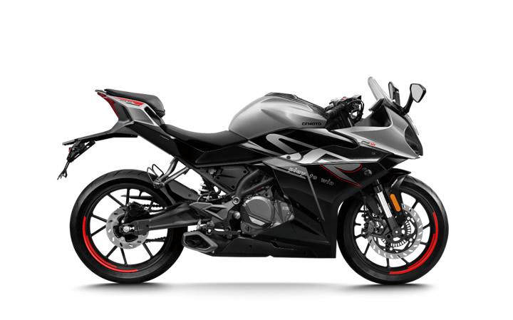 CF MOTO 250SR Modello di motocicletta Specifiche: Coppia:22nm., Potenza:28hp, Peso:165, Velocità massima:160, Capacità serbatoio: 12, Consumo carburante: 3.7, Numero cilindri:1, Numero valvole: 4