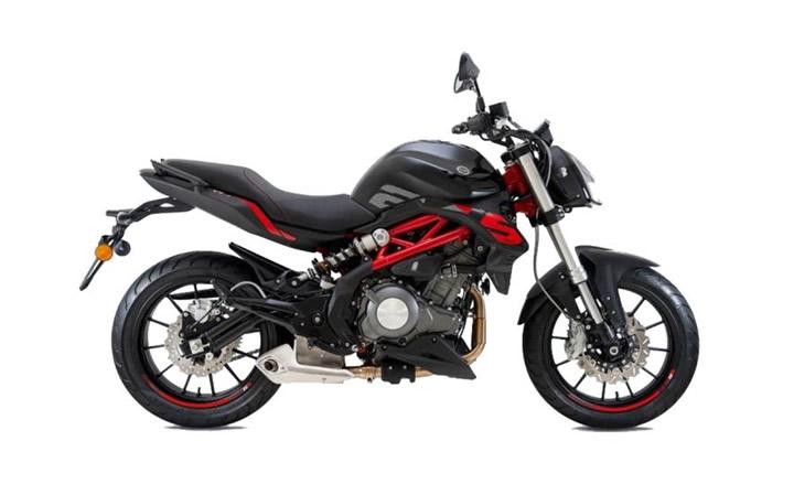 Benelli TNT249S Modello Motocicletta Caratteristiche: Coppia:21nm., Potenza:31.5hp, Peso:204, Velocità Massima:160, Capacità Serbatoio: 16, Consumo: 3.5, Numero Cilindri:2, Numero Valvole: 8