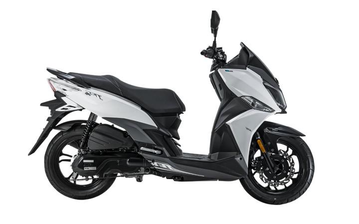 SYM JET 14 200 ABS E5 Modello di motocicletta Specifiche: Coppia:13.2nm., Potenza:12.2hp, Peso:134, Velocità massima:122, Capacità serbatoio: 7.5, Consumo carburante: 2.7, Numero cilindri:1, Numero valvole: 4