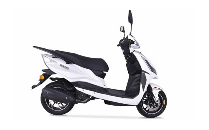 ARORA VERANO 125 Modello di motocicletta Specifiche: Coppia:7.8nm., Potenza:7hp, Peso:105, Velocità massima:80, Capacità serbatoio: 3.8, Consumo carburante: 3, Numero cilindri:1, Numero valvole: 2