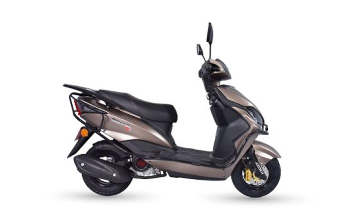 ARORA QUANTUM 50 Modello di motocicletta Specifiche: Coppia:3.1nm., Potenza:3.1hp, Peso:89, Velocità massima:60, Capacità serbatoio: 5.5, Consumo carburante: 3.2, Numero cilindri:1, Numero valvole: 2