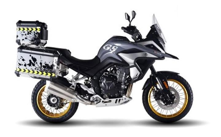 ARORA GS 525 Modello di motocicletta Specifiche: Coppia:45nm., Potenza:47.6hp, Peso:208, Velocità massima:200, Capacità serbatoio: 21, Consumo carburante: 4.2, Numero cilindri:1, Numero valvole: 8