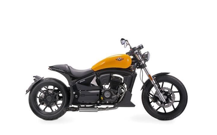 REGAL RAPTOR PILDER 125 Modello di motocicletta Specifiche: Coppia:9nm., Potenza:11hp, Peso:160, Velocità massima:120, Capacità serbatoio: 15, Consumo carburante: 2.7, Numero cilindri:2, Numero valvole: 4