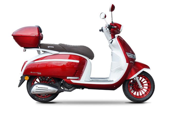 YUKI RISOTTO 125 Modello di motocicletta Specifiche: Coppia:8.5nm., Potenza:7.6hp, Peso:107, Velocità massima:100, Capacità serbatoio: 5, Consumo carburante: 3.4, Numero cilindri:1, Numero valvole: 2