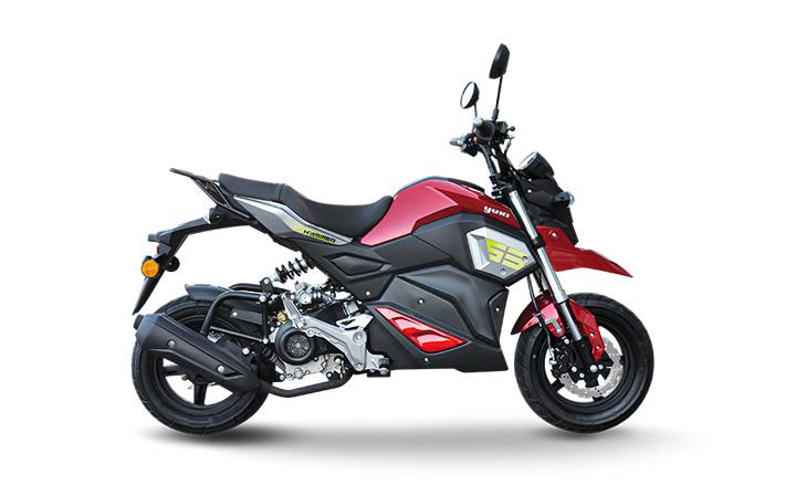 YUKI HAMMER 50 Modello di motocicletta Specifiche: Coppia:3.3nm., Potenza:3.1hp, Peso:102, Velocità massima:45, Capacità serbatoio: 6.5, Consumo carburante: 3.2, Numero cilindri:1, Numero valvole: 2