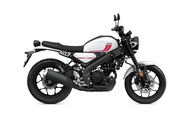 Yamaha XSR125 Modello Motocicletta Caratteristiche: Coppia:11.5nm., Potenza:14.7hp, Peso:140, Velocità Massima:130, Capacità Serbatoio: 10, Consumo: 2.1, Numero Cilindri:1, Numero Valvole: 4