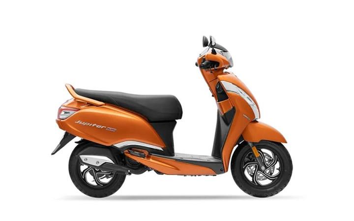 TVS Jupiter 125 Modello di motocicletta Specifiche: Coppia:10.5nm., Potenza:8hp, Peso:110, Velocità massima:100, Capacità serbatoio: 5.3, Consumo carburante: 2, Numero cilindri:1, Numero valvole: 2