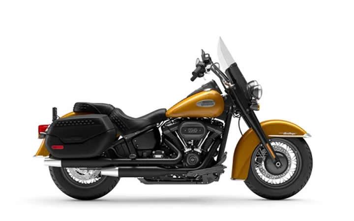 HARLEY DAVİDSON Heritage Classic Modello Motocicletta Caratteristiche: Coppia:155nm., Potenza:94hp, Peso:330, Velocità Massima:250, Capacità Serbatoio: 18.9, Consumo: 5.5, Numero Cilindri:4, Numero Valvole: 16