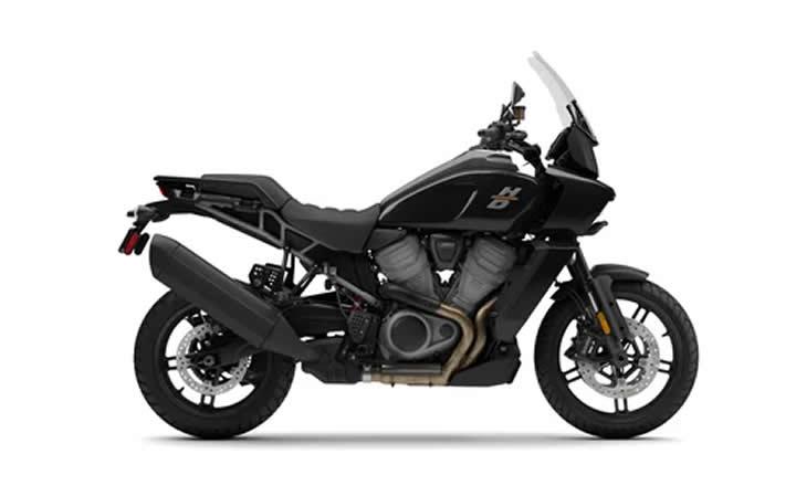 HARLEY DAVİDSON Pan America 1250 Modello Motocicletta Caratteristiche: Coppia:128nm., Potenza:150hp, Peso:245, Velocità Massima:224, Capacità Serbatoio: 21.2, Consumo: 5.5, Numero Cilindri:2, Numero Valvole: 8