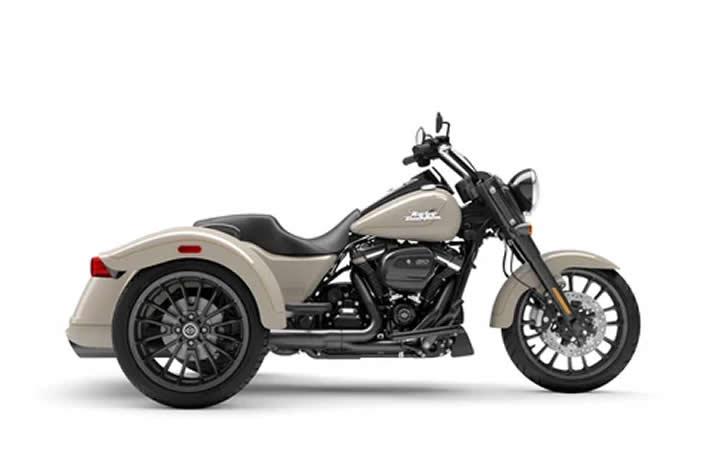 HARLEY DAVİDSON  Freewheeler Modello Motocicletta Caratteristiche: Coppia:159nm., Potenza:87hp, Peso:513, Velocità Massima:200, Capacità Serbatoio: 22.7, Consumo: 6.5, Numero Cilindri:4, Numero Valvole: 16