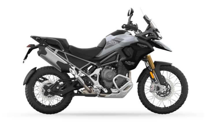 TRIUMPH TIGER 1200 RALLİ PRO Modello di motocicletta Specifiche: Coppia:130nm., Potenza:148hp, Peso:249, Velocità massima:230, Capacità serbatoio: 20, Consumo carburante: 5.1, Numero cilindri:3, Numero valvole: 12