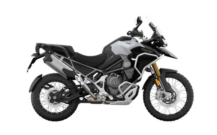 TRIUMPH TİGER 1200 RALLY EXPLORER Modello di motocicletta Specifiche: Coppia:130nm., Potenza:148hp, Peso:261, Velocità massima:250, Capacità serbatoio: 30, Consumo carburante: 5.1, Numero cilindri:3, Numero valvole: 12