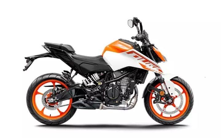 KTM 250 DUKE Caratteristiche del Modello Moto: Tork:25nm., Güç:31.5hp, Peso:148, Velocità Massima:163, Capacità del Serbatoio: 13, Consumo di Carburante: 2.7, Numero di Cilindri:1, Numero di Valvole: 4