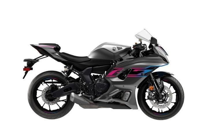 YAMAHA YZF-R7 Caratteristiche del Modello Moto: Tork:67nm., Güç:73hp, Peso:188, Velocità Massima:235, Capacità del Serbatoio: 13, Consumo di Carburante: 4.5, Numero di Cilindri:2, Numero di Valvole: 8