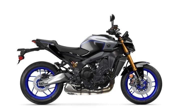 YAMAHA MT-09 SP Caratteristiche del Modello Moto: Tork:93nm., Güç:119hp, Peso:194, Velocità Massima:250, Capacità del Serbatoio: 14, Consumo di Carburante: 6, Numero di Cilindri:3, Numero di Valvole: 12