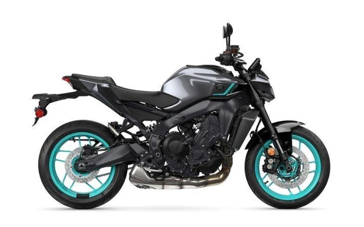 YAMAHA MT-09 Caratteristiche del Modello Moto: Tork:93nm., Güç:119hp, Peso:193, Velocità Massima:250, Capacità del Serbatoio: 14, Consumo di Carburante: 6, Numero di Cilindri:3, Numero di Valvole: 12