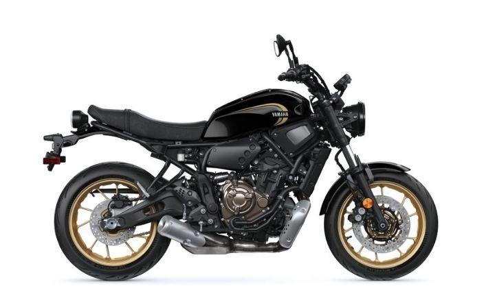 YAMAHA XSR700 Caratteristiche del Modello Moto: Tork:67nm., Güç:73.4hp, Peso:188, Velocità Massima:220, Capacità del Serbatoio: 14, Consumo di Carburante: 4.5, Numero di Cilindri:2, Numero di Valvole: 8