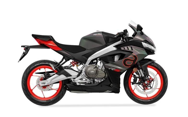 APRILIA RS457 Caratteristiche del Modello Moto: Tork:43nm., Güç:48hp, Peso:175, Velocità Massima:230, Capacità del Serbatoio: 15, Consumo di Carburante: 5, Numero di Cilindri:2, Numero di Valvole: 8
