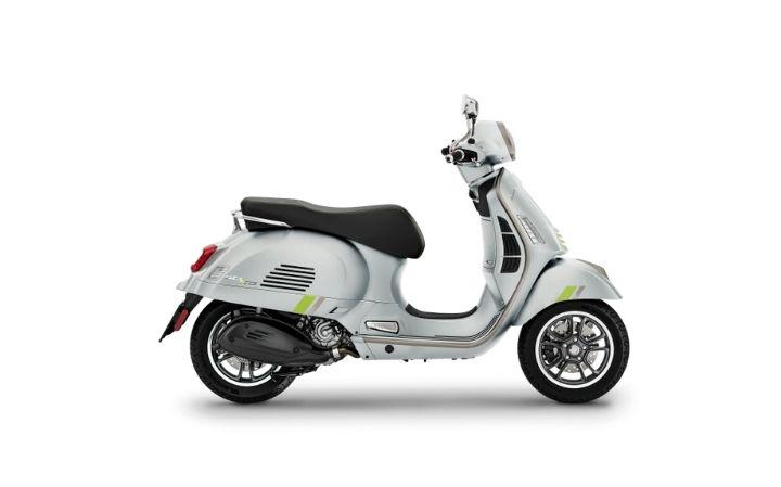Vespa GTS Super Tech 300 Modello di motocicletta Specifiche: Coppia:26nm., Potenza:23.8hp, Peso:120, Velocità massima:130, Capacità serbatoio: 8.5, Consumo carburante: 2, Numero cilindri:1, Numero valvole: 4