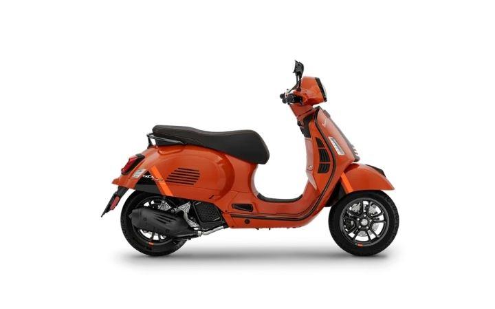 Vespa GTS Super Sport 125 Modello di motocicletta Specifiche: Coppia:12nm., Potenza:14hp, Peso:120, Velocità massima:95, Capacità serbatoio: 9, Consumo carburante: 2.4, Numero cilindri:1, Numero valvole: 4