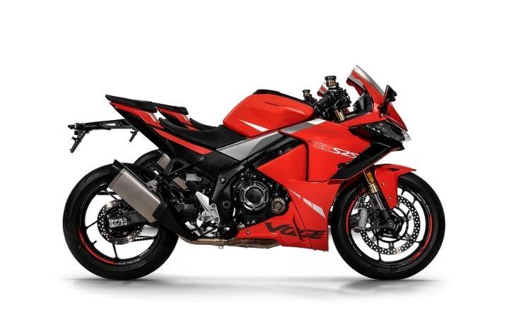 Voge 525RR Caratteristiche del Modello Moto: Tork:50.5nm., Güç:55hp, Peso:161, Velocità Massima:200, Capacità del Serbatoio: 14.5, Consumo di Carburante: 6, Numero di Cilindri:2, Numero di Valvole: 8