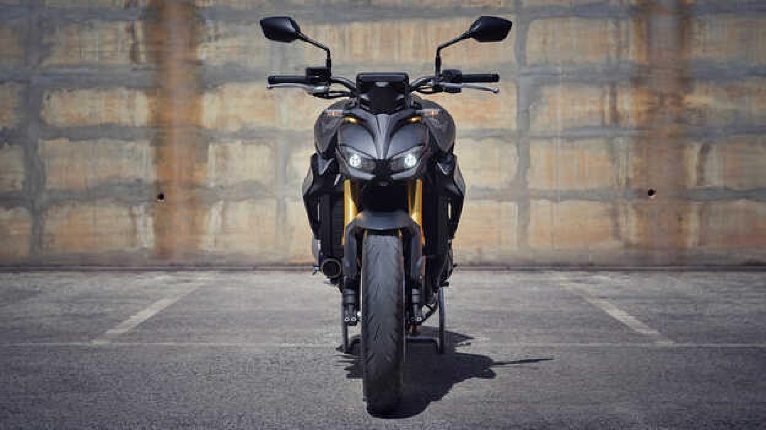 2025 Honda CB1000 Hornet SP Motosiklet Özellikleri : 2025 Honda CB1000 Hornet SP 157.7hp Güç, 107nm. Tork, 260km/h Top Speed, 1000cc Motor Hacmi,  Fiyat : 9999TL Fiyat, , 212kg Ağırlık, Anteriore: pinza freno Nissin a quattro pistoncini con attacco radiale, doppio disco flottante da 310 mm Posteriore: pinza Nissin a pistoncino singolo, disco singolo da 240 mm Fren, Anteriore: 120/70ZR17M/C (58W) Posteriore: 180/55ZR17M/C (73W)