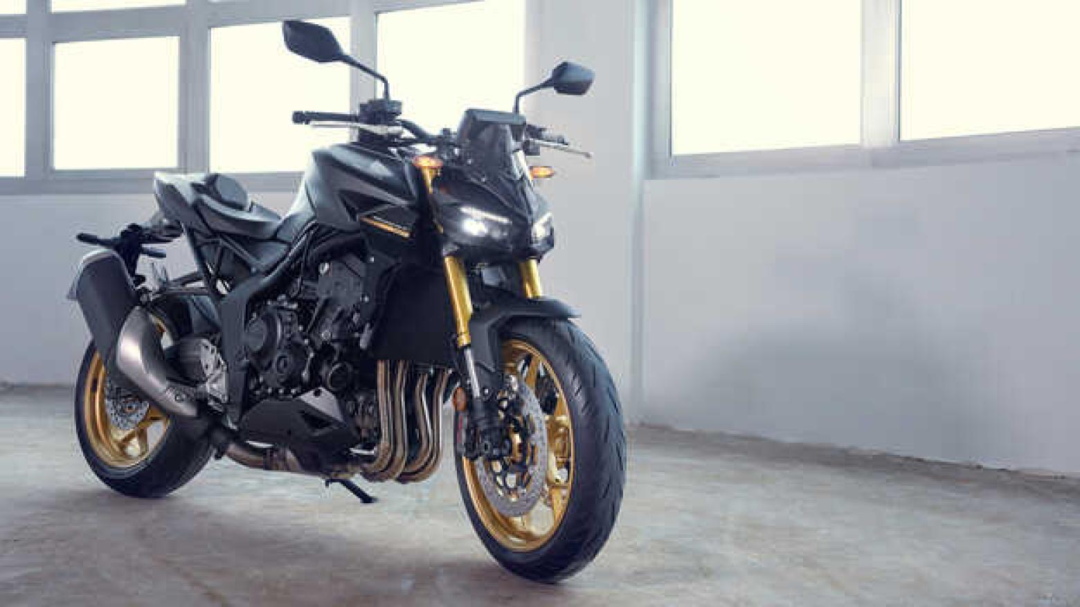 2025 Honda CB1000 Hornet SP Motosiklet Özellikleri : 2025 Honda CB1000 Hornet SP 157.7hp Güç, 107nm. Tork, 260km/h Top Speed, 1000cc Motor Hacmi,  Fiyat : 9999TL Fiyat, , 212kg Ağırlık, Anteriore: pinza freno Nissin a quattro pistoncini con attacco radiale, doppio disco flottante da 310 mm Posteriore: pinza Nissin a pistoncino singolo, disco singolo da 240 mm Fren, Anteriore: 120/70ZR17M/C (58W) Posteriore: 180/55ZR17M/C (73W)