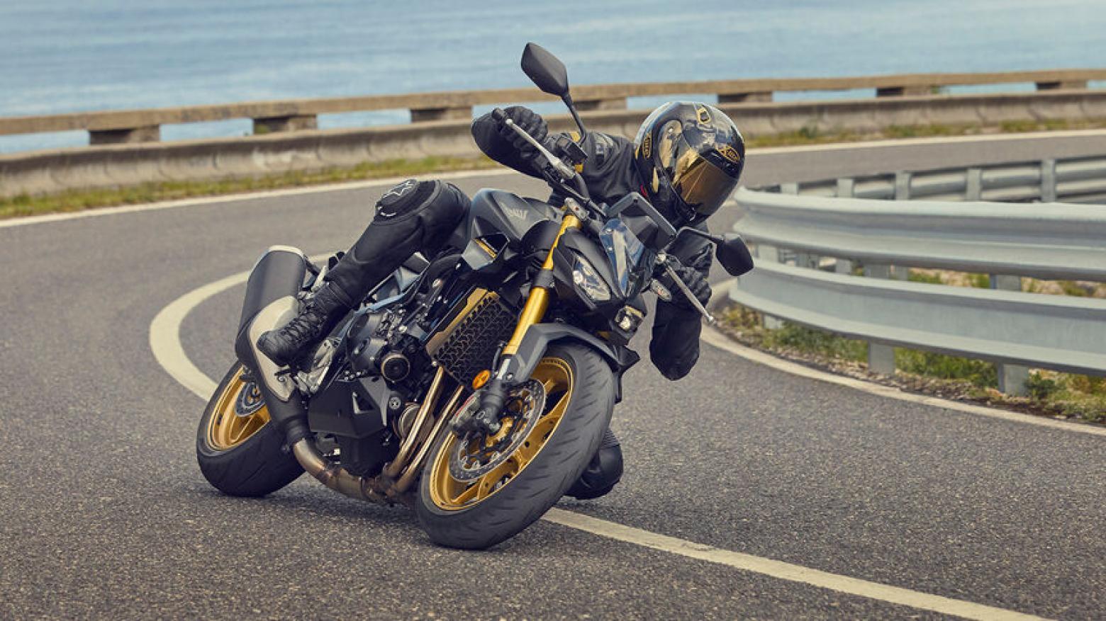 2025 Honda CB1000 Hornet SP Motosiklet Özellikleri : 2025 Honda CB1000 Hornet SP 157.7hp Güç, 107nm. Tork, 260km/h Top Speed, 1000cc Motor Hacmi,  Fiyat : 9999TL Fiyat, , 212kg Ağırlık, Anteriore: pinza freno Nissin a quattro pistoncini con attacco radiale, doppio disco flottante da 310 mm Posteriore: pinza Nissin a pistoncino singolo, disco singolo da 240 mm Fren, Anteriore: 120/70ZR17M/C (58W) Posteriore: 180/55ZR17M/C (73W)