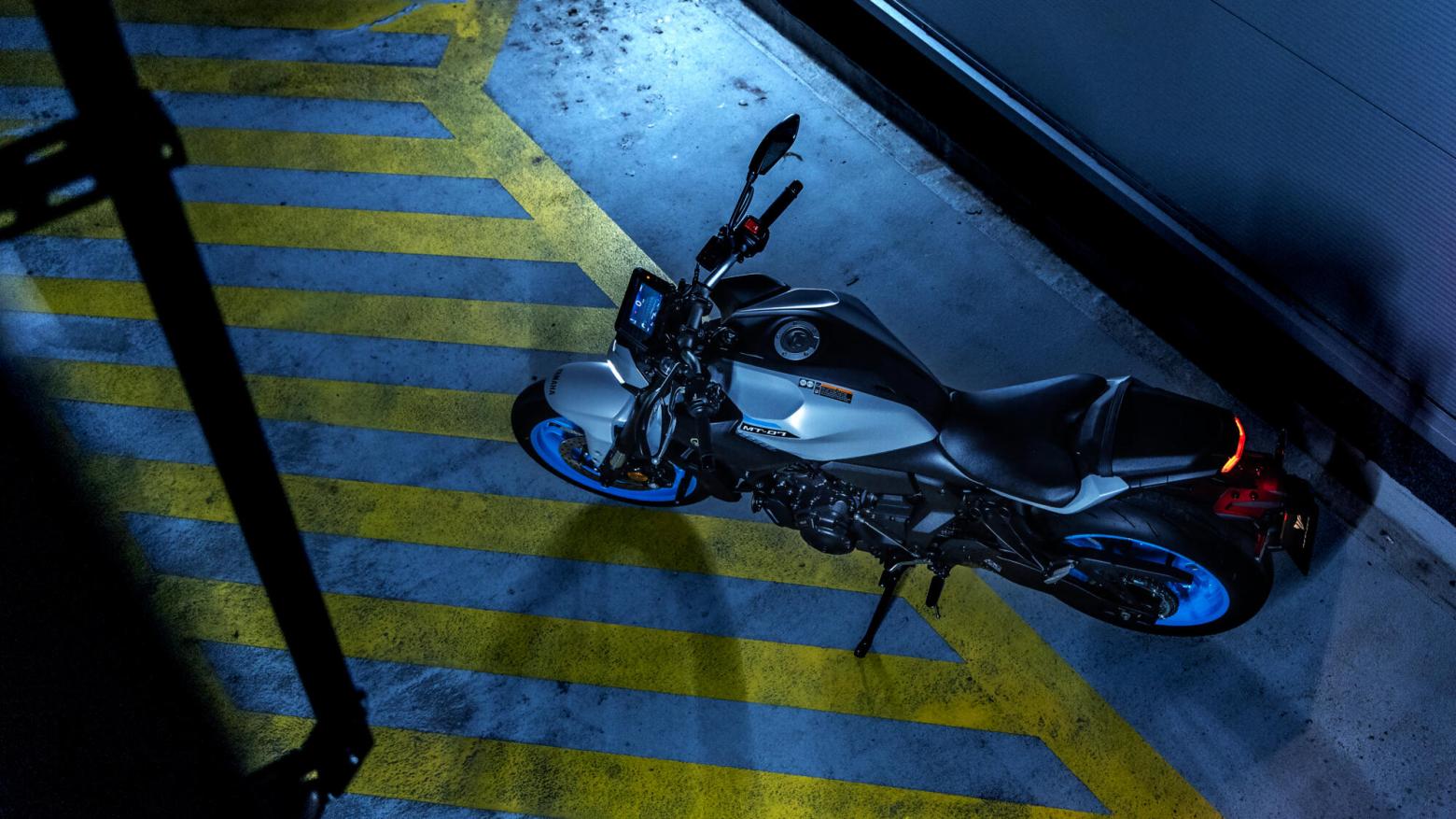 2025 Yamaha MT-07 Y-AMT Motosiklet Özellikleri : 2025 Yamaha MT-07 Y-AMT 73.4hp Güç, 68nm. Tork, 220km/h Top Speed, 700cc Motor Hacmi,  Fiyat : Henüz Ülkemiz de Fiyatı Belli Değil, , 186kg Ağırlık, Anteriore: Disco doppio, Ø 298 mm - Posteriore : Disco idraulico, Ø 245 mm Fren, Anteriore 120/70 ZR17M/C (58W) Tubeless - Posteriore : 180/55 ZR17M/C (73W) Tubeless