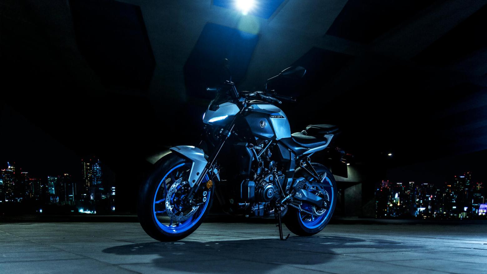 2025 Yamaha MT-07 Y-AMT Motosiklet Özellikleri : 2025 Yamaha MT-07 Y-AMT 73.4hp Güç, 68nm. Tork, 220km/h Top Speed, 700cc Motor Hacmi,  Fiyat : Henüz Ülkemiz de Fiyatı Belli Değil, , 186kg Ağırlık, Anteriore: Disco doppio, Ø 298 mm - Posteriore : Disco idraulico, Ø 245 mm Fren, Anteriore 120/70 ZR17M/C (58W) Tubeless - Posteriore : 180/55 ZR17M/C (73W) Tubeless