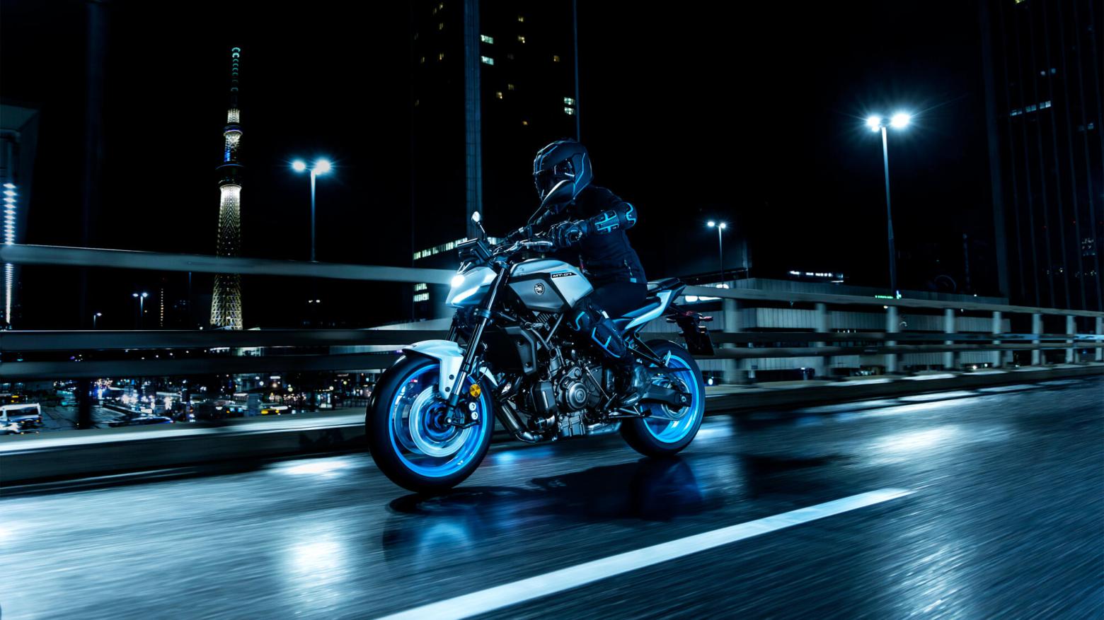 2025 Yamaha MT-07 Y-AMT Motosiklet Özellikleri : 2025 Yamaha MT-07 Y-AMT 73.4hp Güç, 68nm. Tork, 220km/h Top Speed, 700cc Motor Hacmi,  Fiyat : Henüz Ülkemiz de Fiyatı Belli Değil, , 186kg Ağırlık, Anteriore: Disco doppio, Ø 298 mm - Posteriore : Disco idraulico, Ø 245 mm Fren, Anteriore 120/70 ZR17M/C (58W) Tubeless - Posteriore : 180/55 ZR17M/C (73W) Tubeless