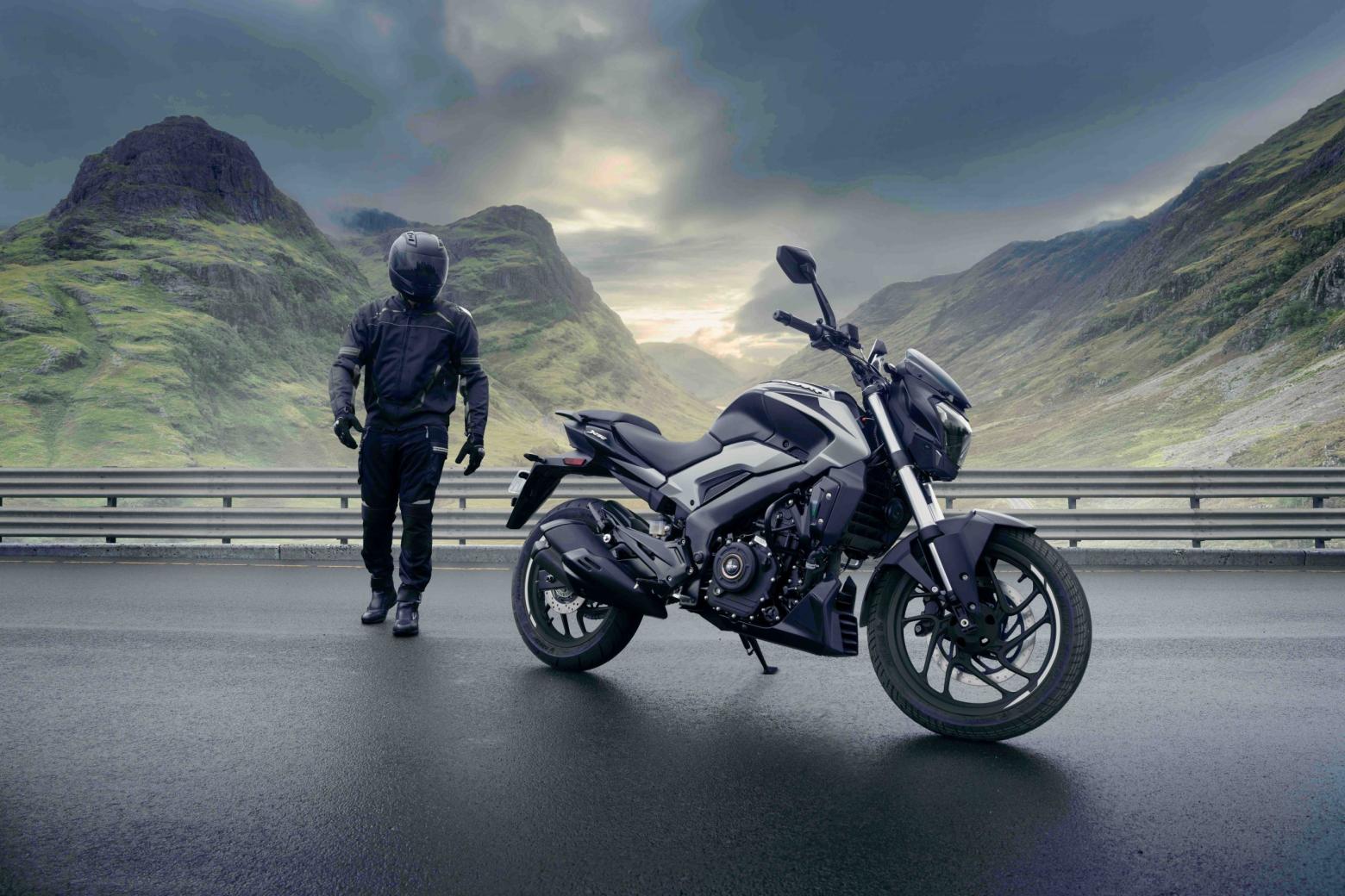 Bajaj Dominar D 250 Motosiklet Özellikleri : Bajaj Dominar D 250 27hp Güç, 23.5nm. Tork, 165km/h Top Speed, 250cc Motor Hacmi,  Fiyat : 172692TL Fiyat, , 180kg Ağırlık, Ön ve Arka ABS (Bybre Fren Kaliperleri) Fren, Ön - Arka(100/80-17 / 130/70-17)