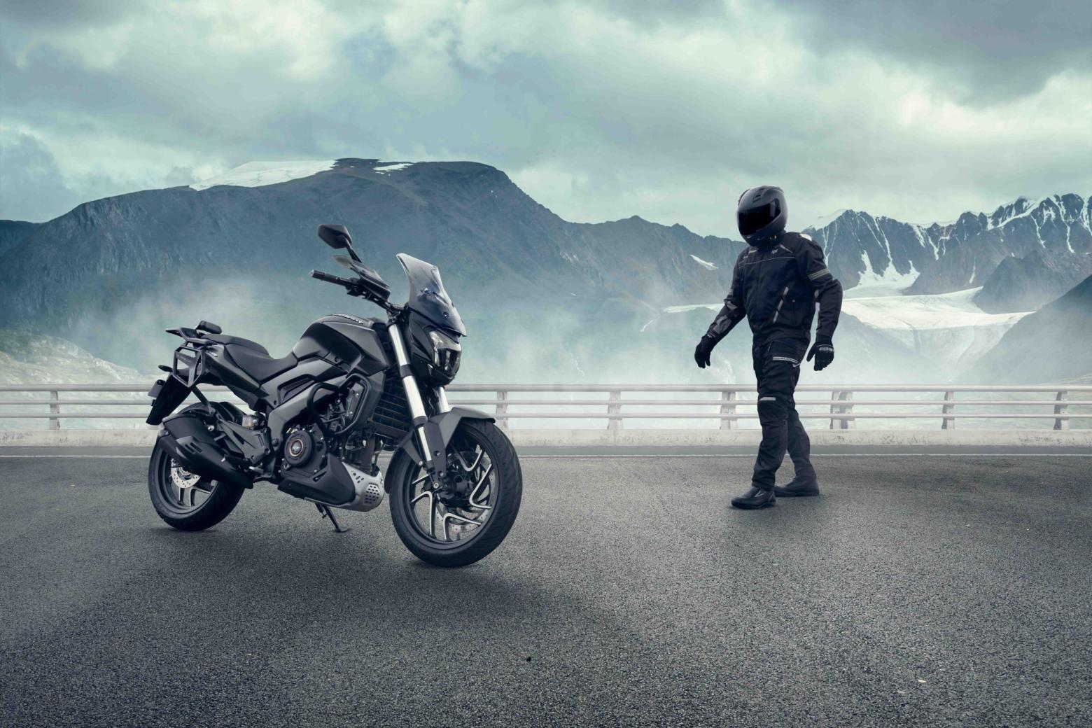 Bajaj Dominar D 400 Motosiklet Özellikleri : Bajaj Dominar D 400 40hp Güç, 35nm. Tork, 175km/h Top Speed, 400cc Motor Hacmi,  Fiyat : 232400TL Fiyat, , 192kg Ağırlık, Ön ve Arka ABS (Bybre Fren Kaliperleri) Fren, Ön - Arka(110/70-17 / 150/60-17)