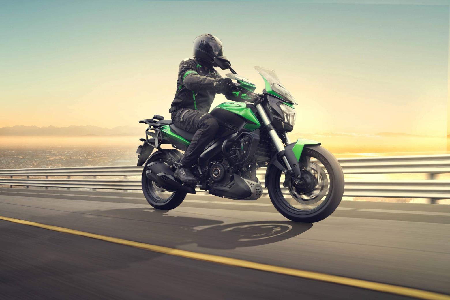 Bajaj Dominar D 400 Motosiklet Özellikleri : Bajaj Dominar D 400 40hp Güç, 35nm. Tork, 175km/h Top Speed, 400cc Motor Hacmi,  Fiyat : 232400TL Fiyat, , 192kg Ağırlık, Ön ve Arka ABS (Bybre Fren Kaliperleri) Fren, Ön - Arka(110/70-17 / 150/60-17)