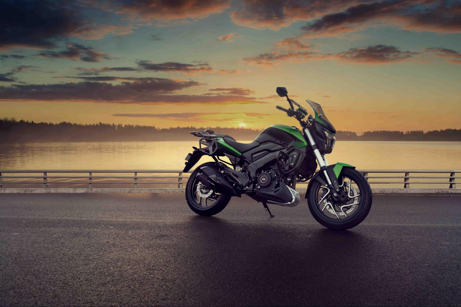 Bajaj Dominar D 400 Motosiklet Özellikleri : Bajaj Dominar D 400 40hp Güç, 35nm. Tork, 175km/h Top Speed, 400cc Motor Hacmi,  Fiyat : 232400TL Fiyat, , 192kg Ağırlık, Ön ve Arka ABS (Bybre Fren Kaliperleri) Fren, Ön - Arka(110/70-17 / 150/60-17)