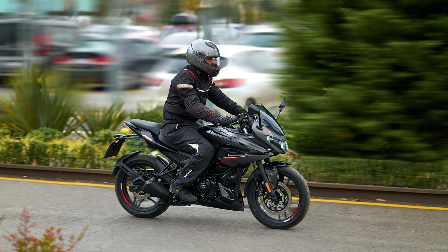 Bajaj Pulsar F 250 Motosiklet Özellikleri : Bajaj Pulsar F 250 22.5hp Güç, 21.5nm. Tork, 145km/h Top Speed, 250cc Motor Hacmi,  Fiyat : 159850TL Fiyat, , 164kg Ağırlık, Ön ve Arka ABS (Grimeca Kaliperler) Fren, Ön - Arka(100/80-17 52P - 130/70-17 62P)
