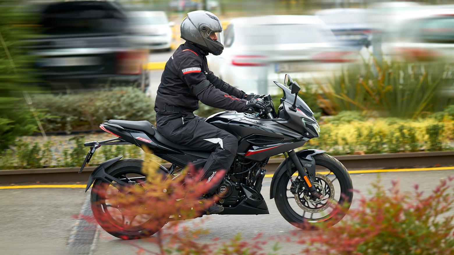 Bajaj Pulsar F 250 Motosiklet Özellikleri : Bajaj Pulsar F 250 22.5hp Güç, 21.5nm. Tork, 145km/h Top Speed, 250cc Motor Hacmi,  Fiyat : 159850TL Fiyat, , 164kg Ağırlık, Ön ve Arka ABS (Grimeca Kaliperler) Fren, Ön - Arka(100/80-17 52P - 130/70-17 62P)