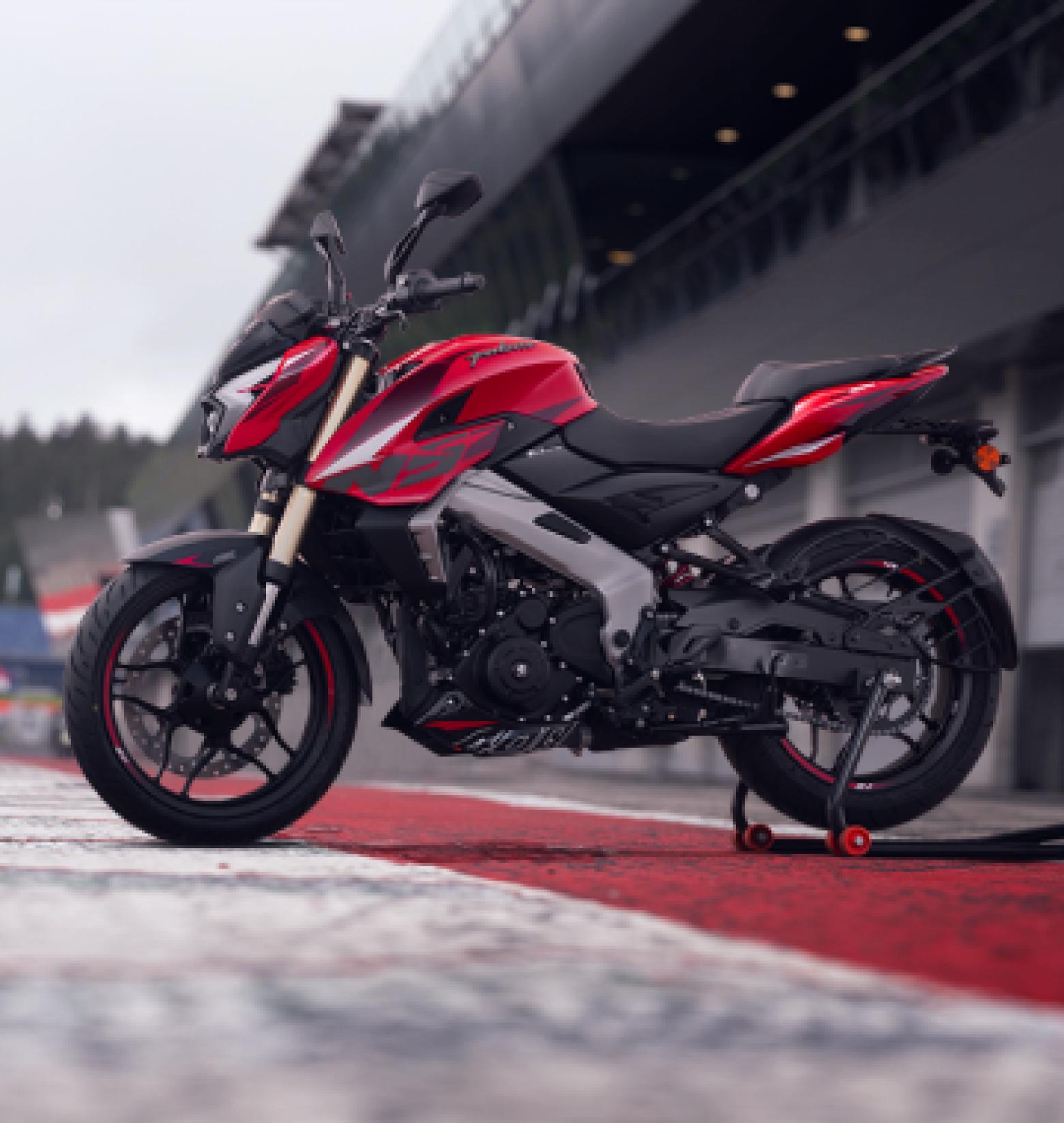 Bajaj Pulsar NS400 Z Motosiklet Özellikleri : Bajaj Pulsar NS400 Z 40hp Güç, 35nm. Tork, 165km/h Top Speed, 400cc Motor Hacmi,  Fiyat : 210000TL Fiyat, , 176kg Ağırlık, Ön Disk Arka Disk ABS Fren, Ön : 110/70 R17 Arka : 140/70 R17