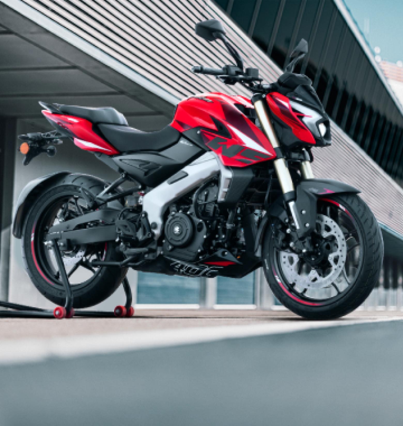 Bajaj Pulsar NS400 Z Motosiklet Özellikleri : Bajaj Pulsar NS400 Z 40hp Güç, 35nm. Tork, 165km/h Top Speed, 400cc Motor Hacmi,  Fiyat : 210000TL Fiyat, , 176kg Ağırlık, Ön Disk Arka Disk ABS Fren, Ön : 110/70 R17 Arka : 140/70 R17