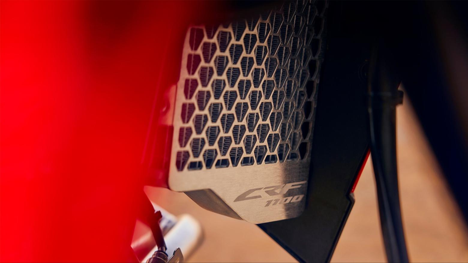 Honda Africa Twin 1084 Motosiklet Özellikleri : Honda Africa Twin 1084 102hp Güç, 105nm. Tork, 215km/h Top Speed, 1000cc Üstü,  Fiyat : 735750TL Fiyat, , 226kg Ağırlık, Ön / Arka (256 mm x 3,5 mm çift pistonlu kaliper / 220 mm x 4.5mm tek pistonlu kaliper) 2 Kanallı ABS Fren, Ön - Arka(90/90-21M/C 54H / 150/70R18M/C 70H)