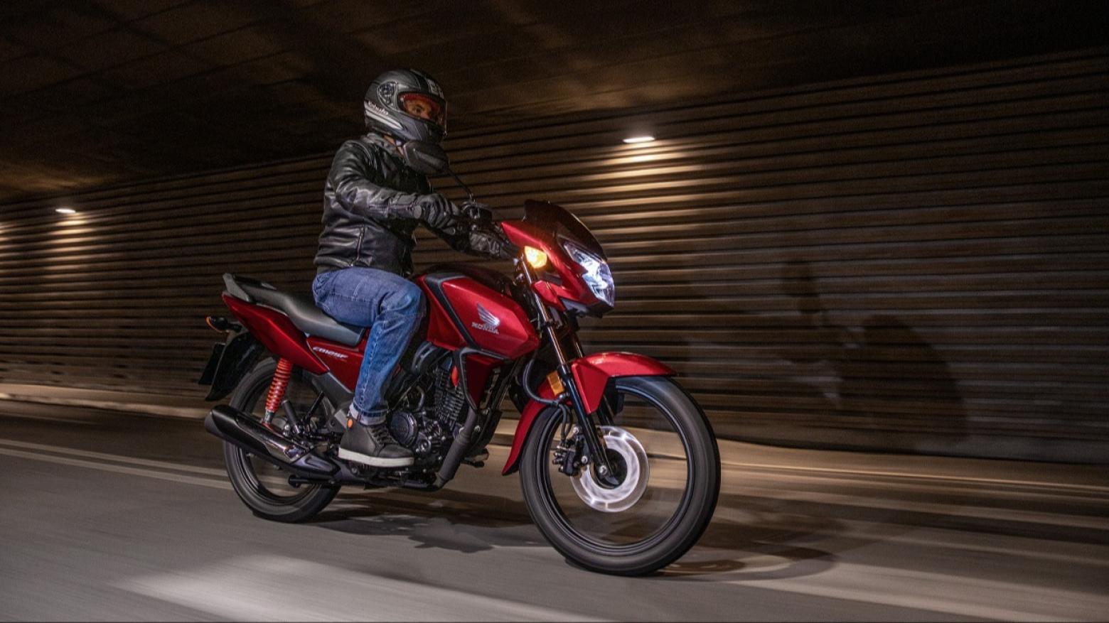 HONDA CB125F Motosiklet Özellikleri : HONDA CB125F 11hp Güç, 11nm. Tork, 110km/h Top Speed, 125cc Motor Hacmi,  Fiyat : 107750TL Fiyat, , 116kg Ağırlık, Tek piston kaliperli 240 mm tek disk / 130 mm kampana Fren, 80/100 – 18 M/C 47P / 90/90 – 18 M/C 51P